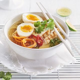 Pho (Vietnamese bouillon met kip)